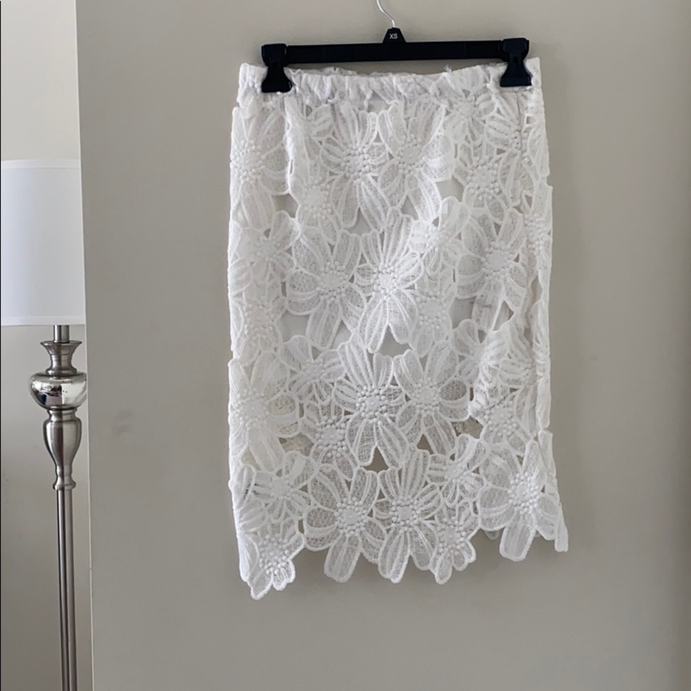 White detailed skirt